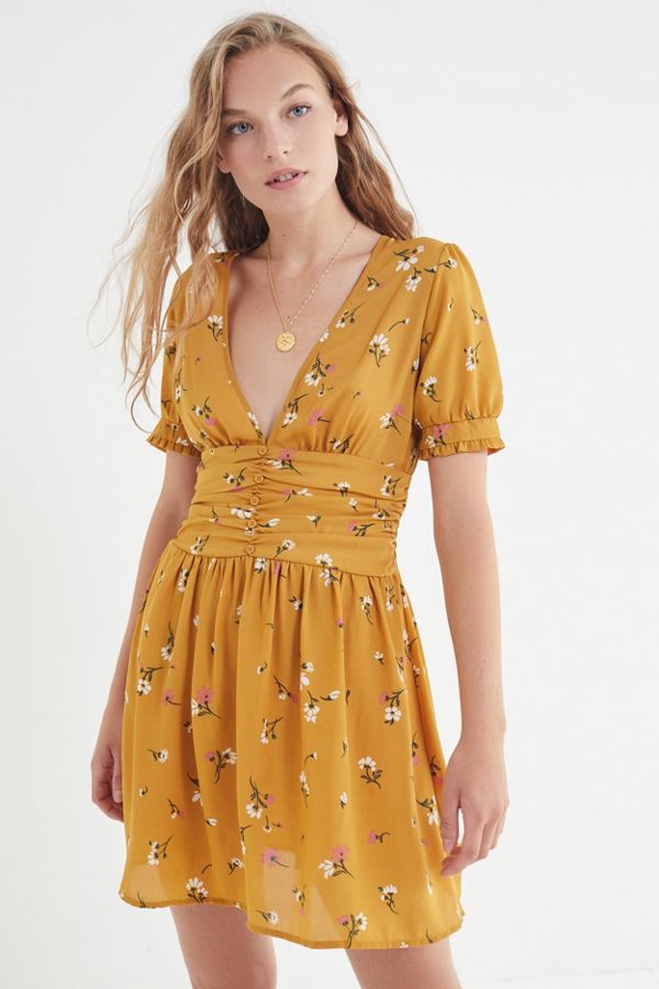UO Emmy Ruched Short Sleeve Dress | Urban Outfitters