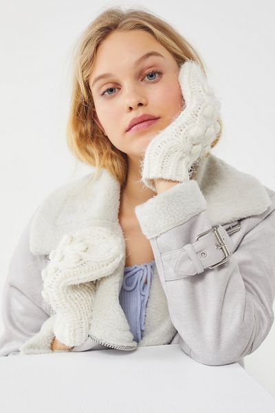 Eyelash Pom Mitten