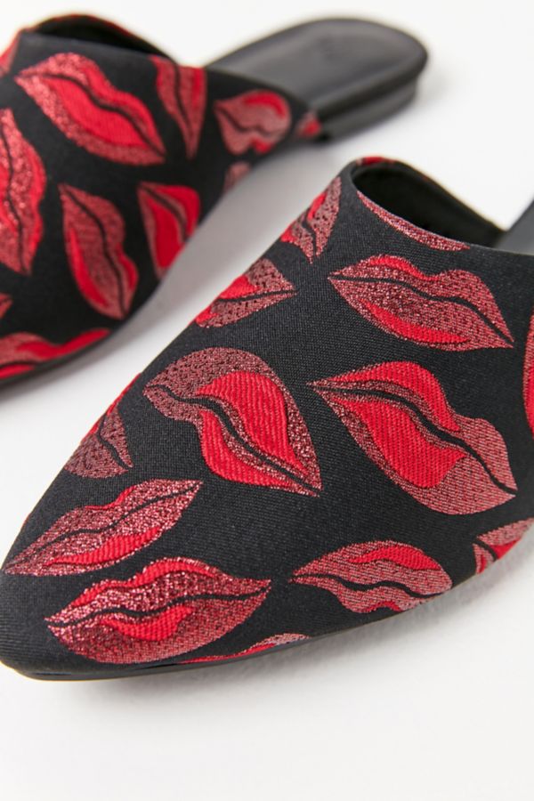 UO Lips Pointed Mule | Urban Outfitters