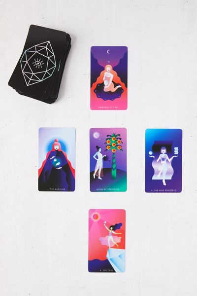 Mystic Mondays Tarot: A Deck for the Modern Mystic By Grace Duong