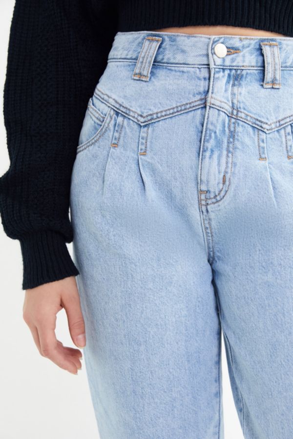 BDG Carlie Pleated High-Rise Tapered Jean | Urban Outfitters