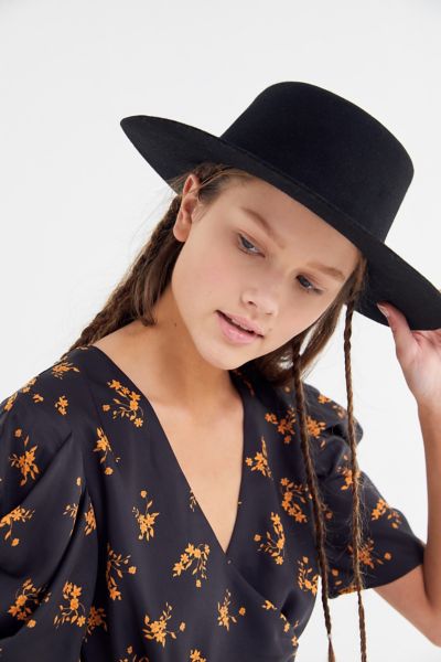 black felt boater hat