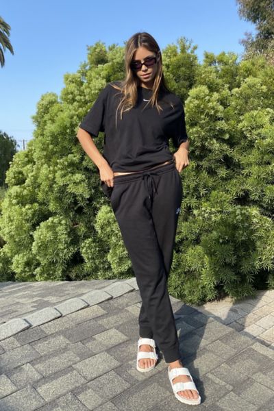 Nike Sportswear Essential Fleece Jogger Pant In Black