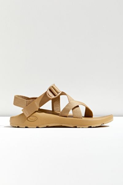 urban outfitters chacos