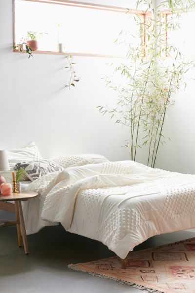 Urban Outfitters Ellis Tufted Comforter In Pearl