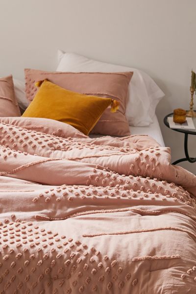 Urban Outfitters Ellis Tufted Comforter In Rose