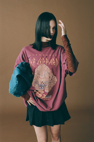 URBAN OUTFITTERS DEF LEPPARD 1983 TOUR OVERSIZED TEE