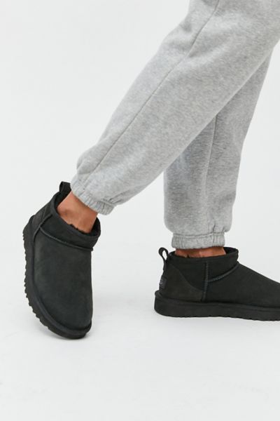 Ugg Round-headed Flat-bottomed Short Boots In Black