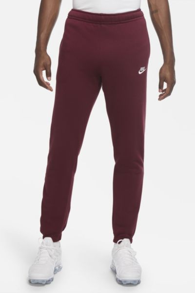 Nike Sportswear Club Jogger In Maroon