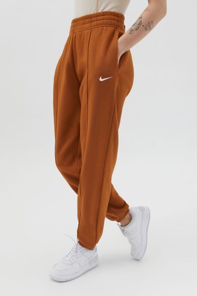 Nike Sportswear Essential Sweatpant In Brown