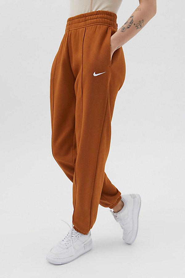 Nike Sportswear Essential Sweatpant In Brown