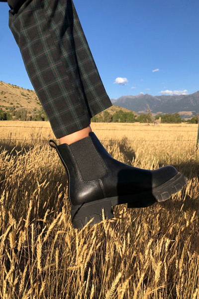 URBAN OUTFITTERS UO MIRA CHUNKY CHELSEA BOOT