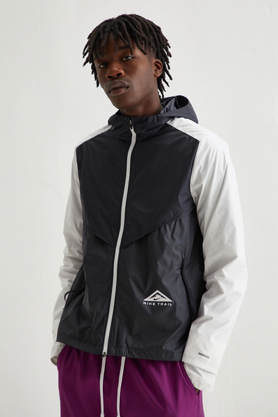 Nike Packable Windrunner Shell Hooded Jacket In Black
