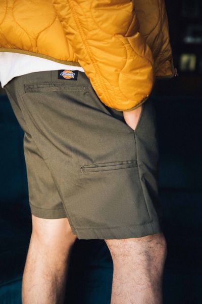 Dickies Uo Exclusive 7" Relaxed Short In Olive