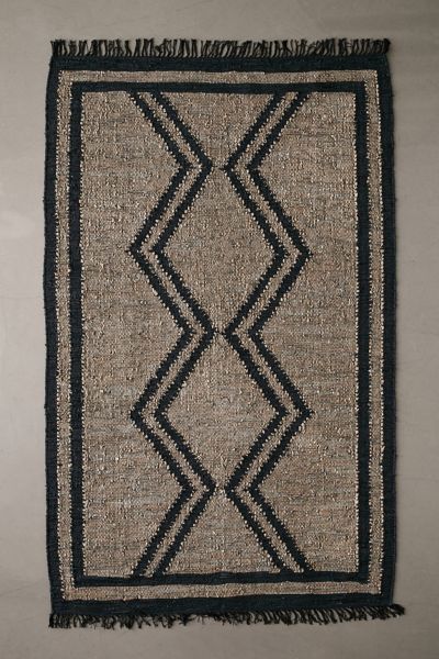 Stevie Petals Braided Jute Rug